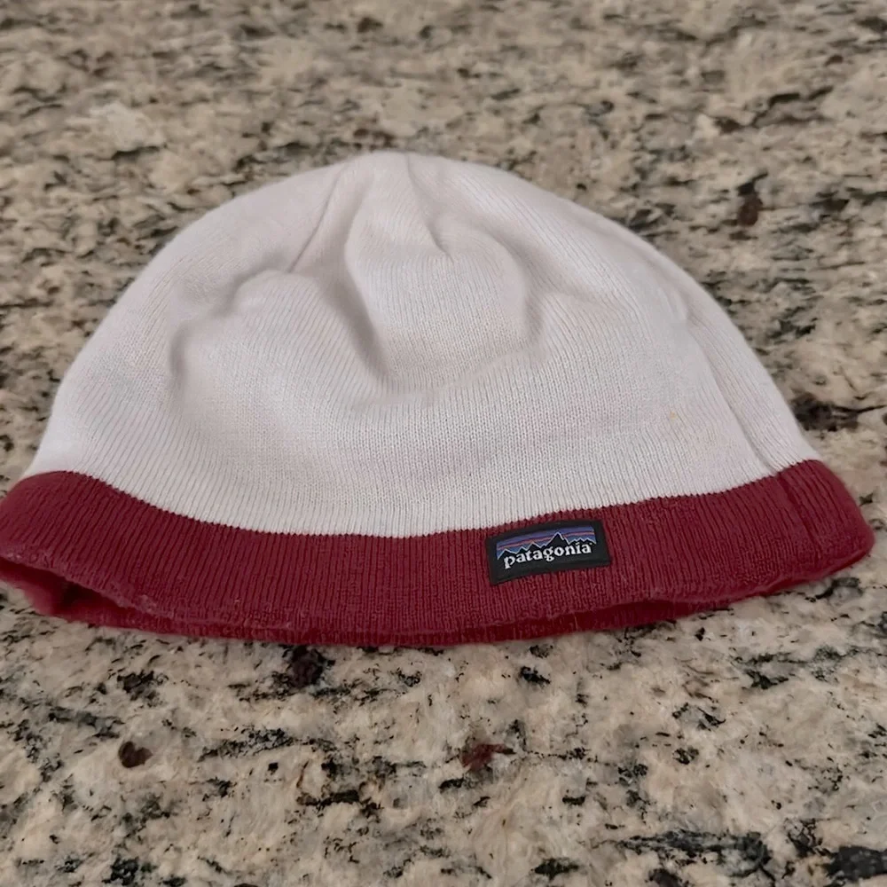 PATAGONIA California Flag Little Kids White and Red Bear Beanie Hat 2-5 years